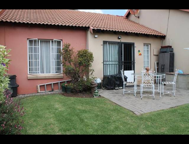 2 BEDROOM TOWNHOUSE FOR SALE IN ILLIONDALE